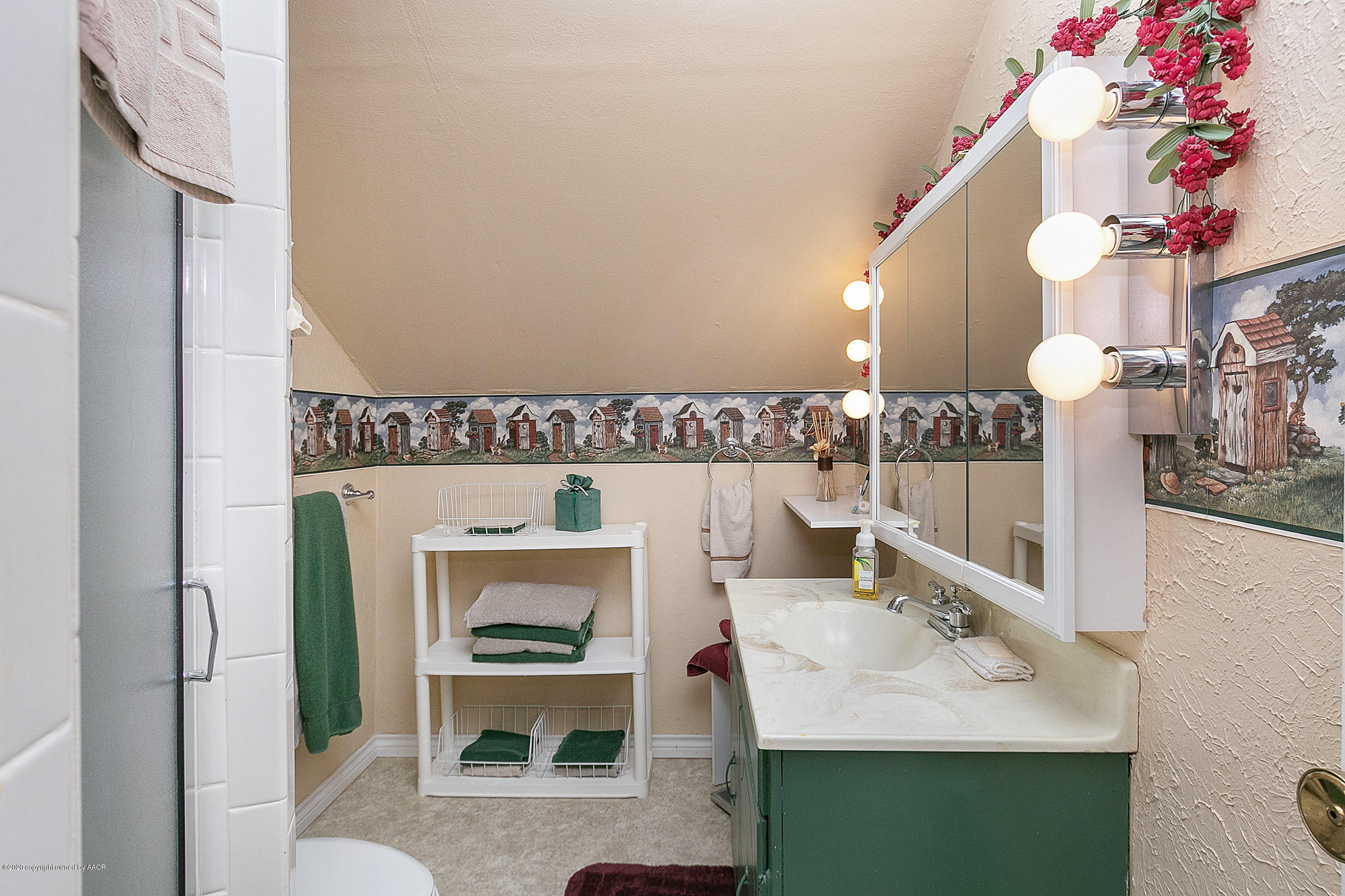 6700 Dreyfuss Road Amarillo, TX 79106 - Photo 31 of 37 a bathroom with a sink vanity and a mirror