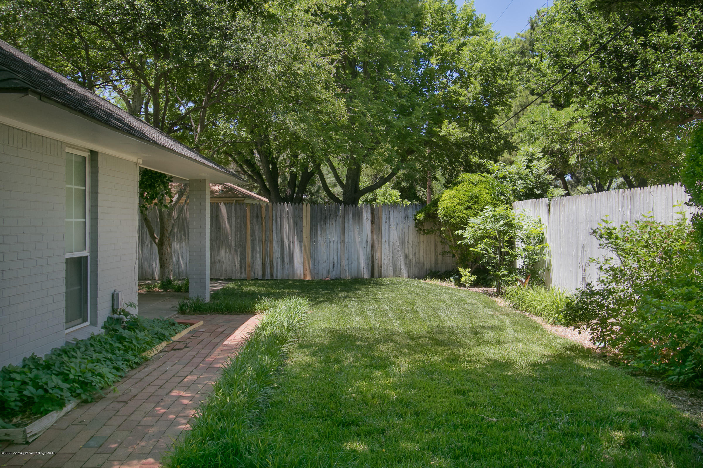 6700 Dreyfuss Road Amarillo, TX 79106 - Photo 36 of 37 a view of a backyard with plants and large trees