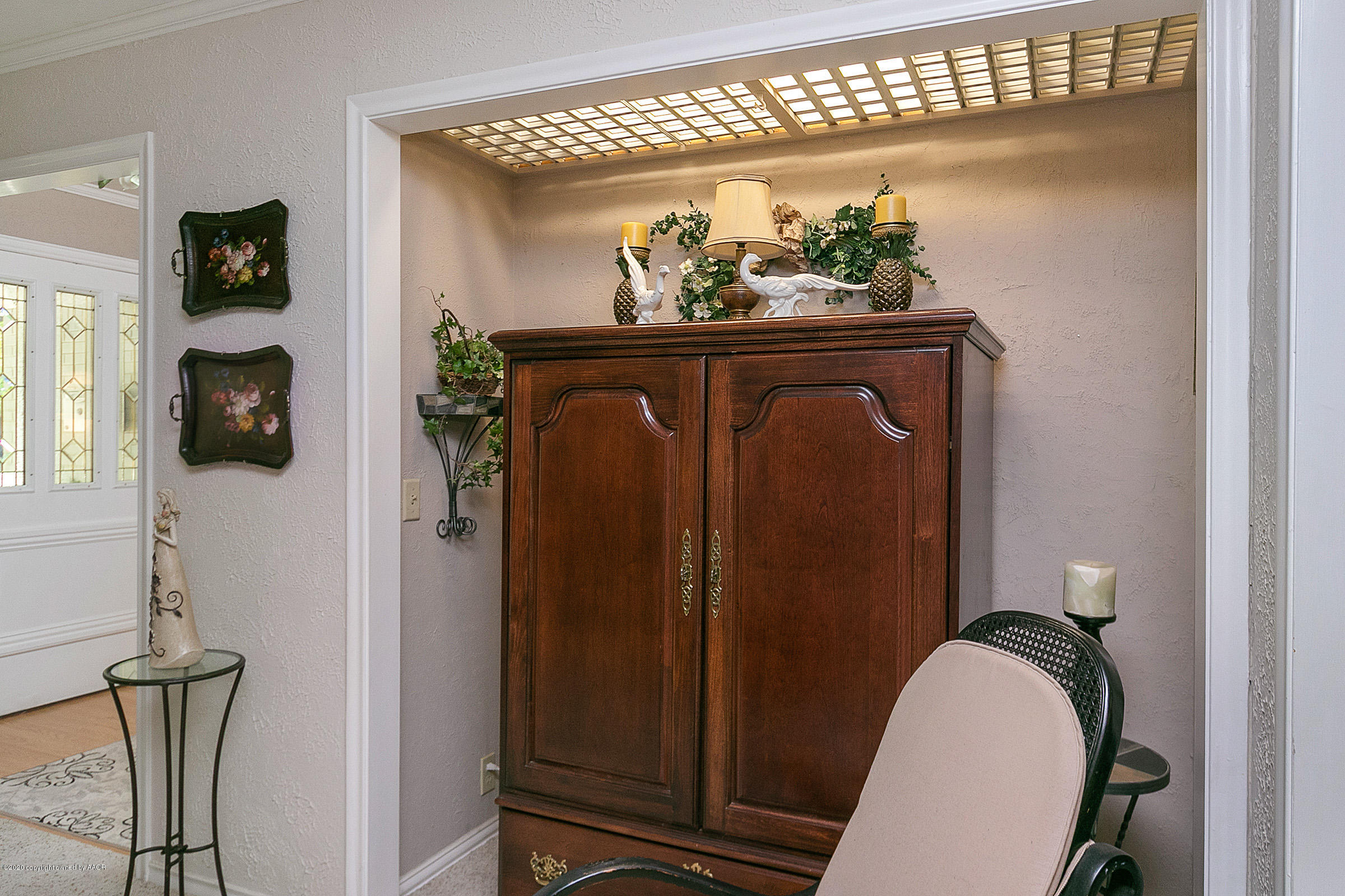 6700 Dreyfuss Road Amarillo, TX 79106 - Photo 7 of 37 a view of entryway with wooden floor