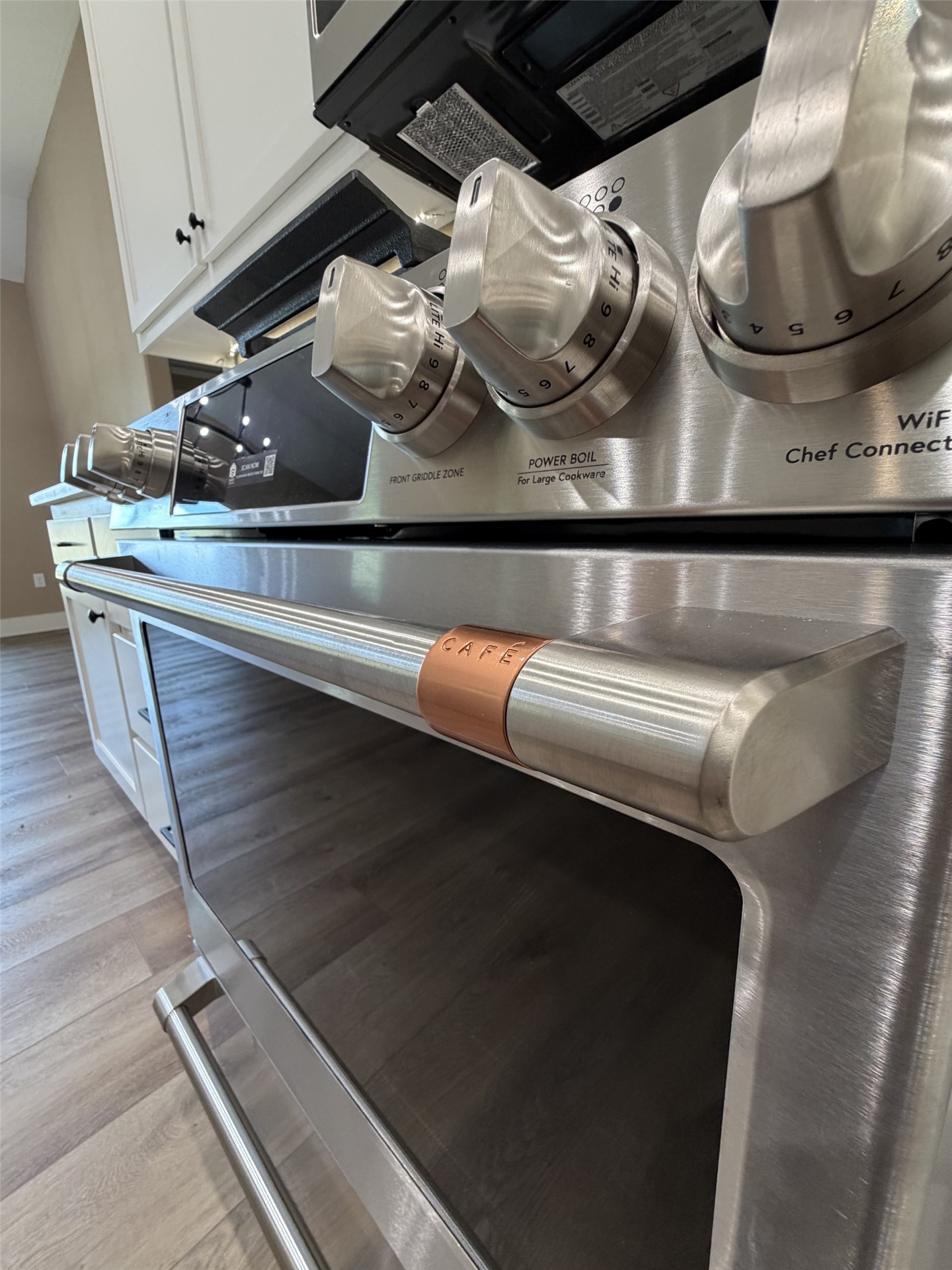 33 Wilderness Road North Calera, OK 74730 - Photo 29 of 39 Stainless steel range with metallic controls, integrated oven, and wood-finish flooring