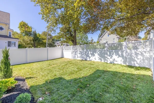 a view of yard with green space
