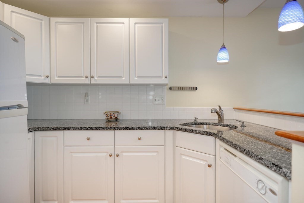 7 Strawberry Lane, Unit D Hudson, MA 01749 - Photo 9 of 37