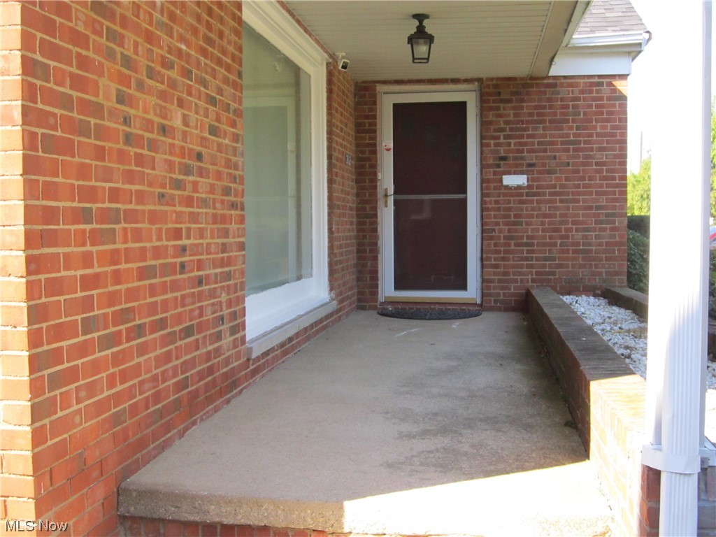3812 Warrendale Road Cleveland, OH 44118 - Photo 4 of 32 Of front porch with brick flower planter