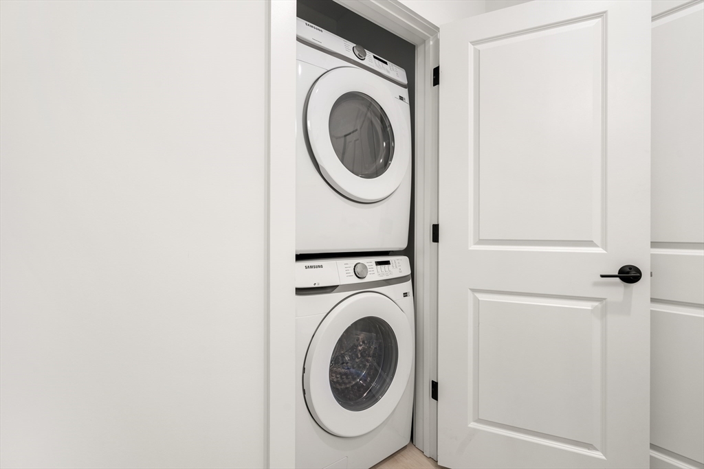 600 Broadway, Unit 611 Chelsea, MA 02150 - Photo 9 of 27 a utility room with dryer and washer