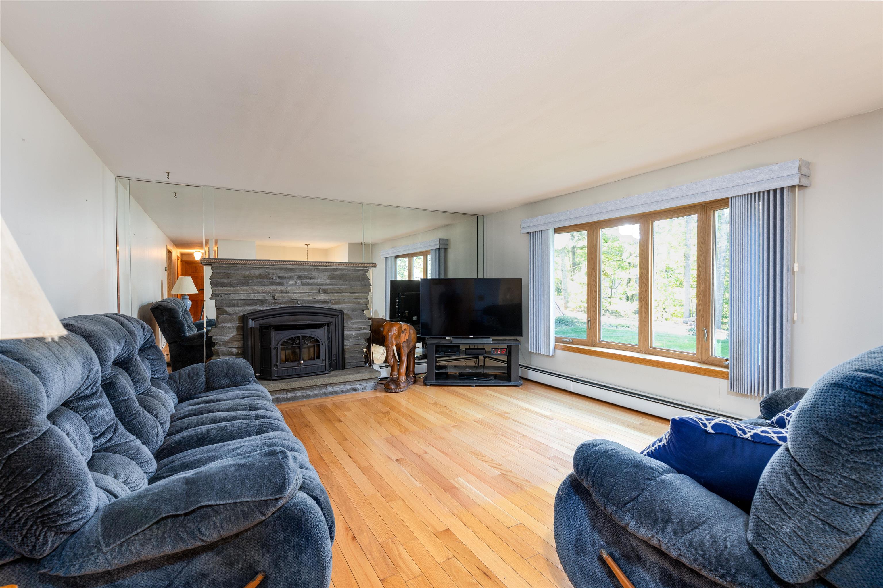 33 Phillipswood Road Sandown, NH 03873 - Photo 3 of 31
