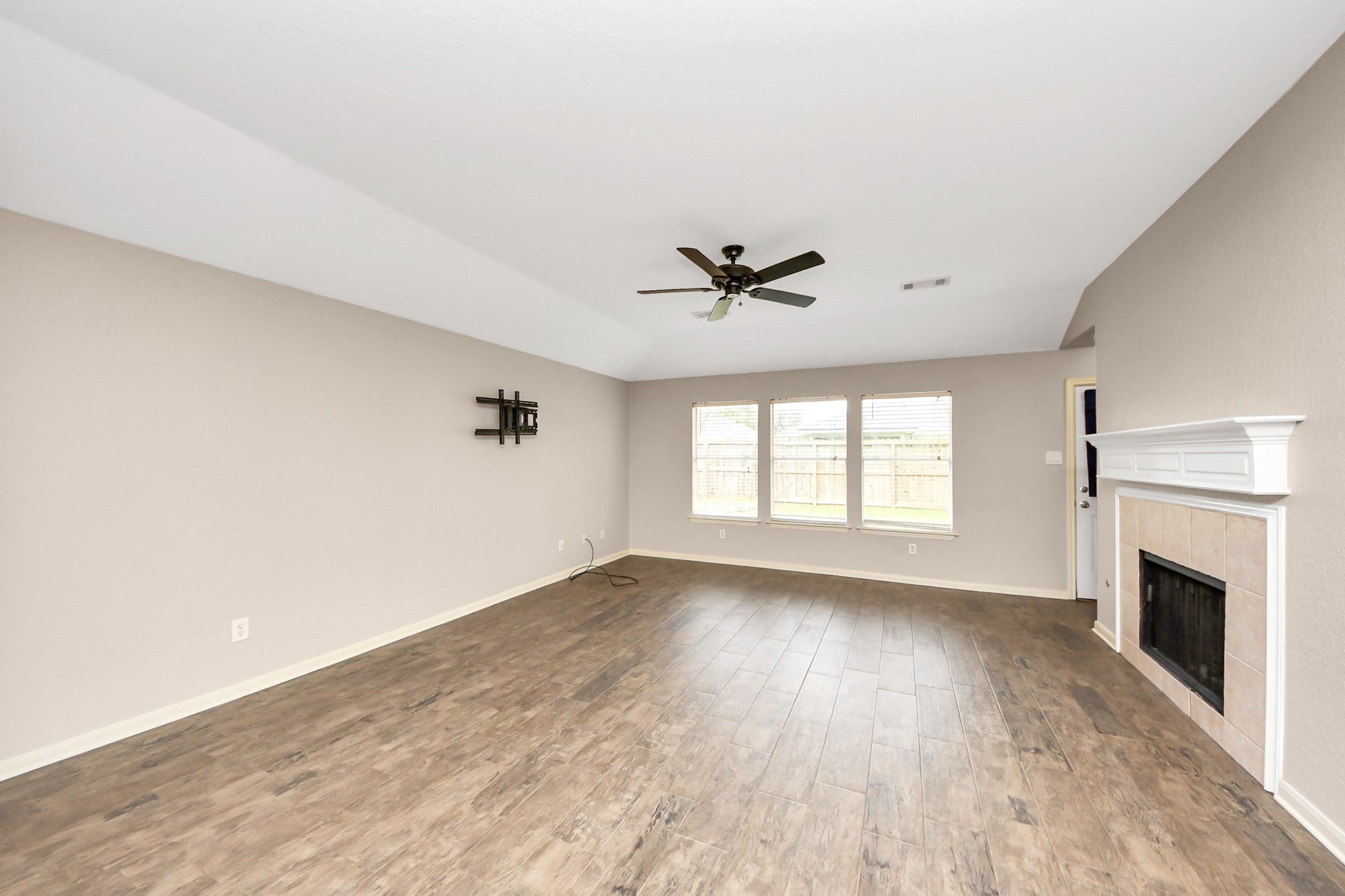 14610 Hazy Ridge Lane Cypress, TX 77429 - Photo 17 of 40 Living Room