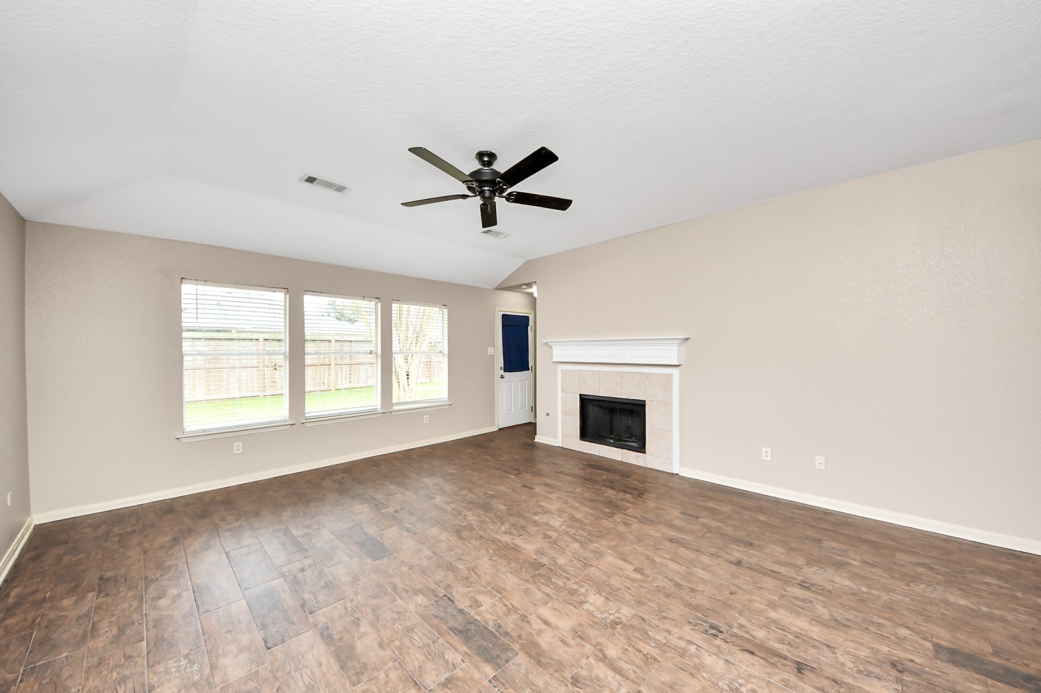 14610 Hazy Ridge Lane Cypress, TX 77429 - Photo 18 of 40 Living Room