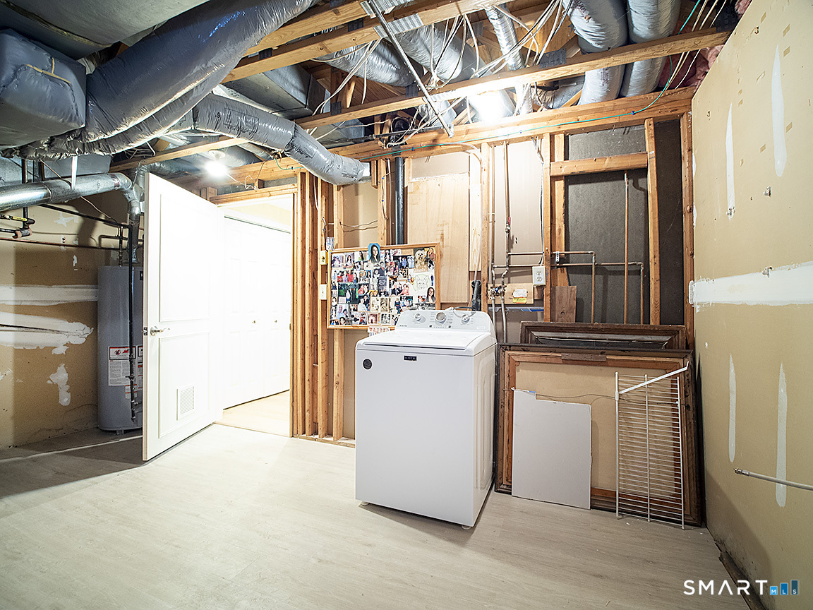 690 Forest Road, Unit 703 West Haven, CT 06516 - Photo 35 of 35 a utility room with dryer and washer