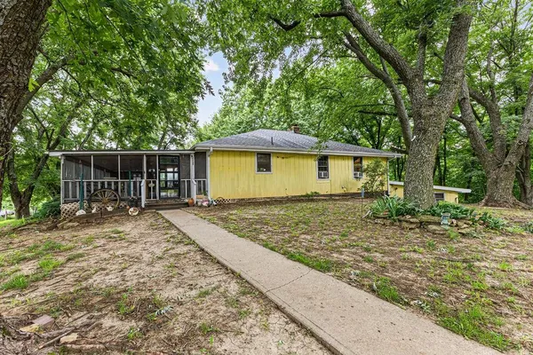$359,900 | 3252 Southwest Warnicks Road, St. Joseph, MO 64504