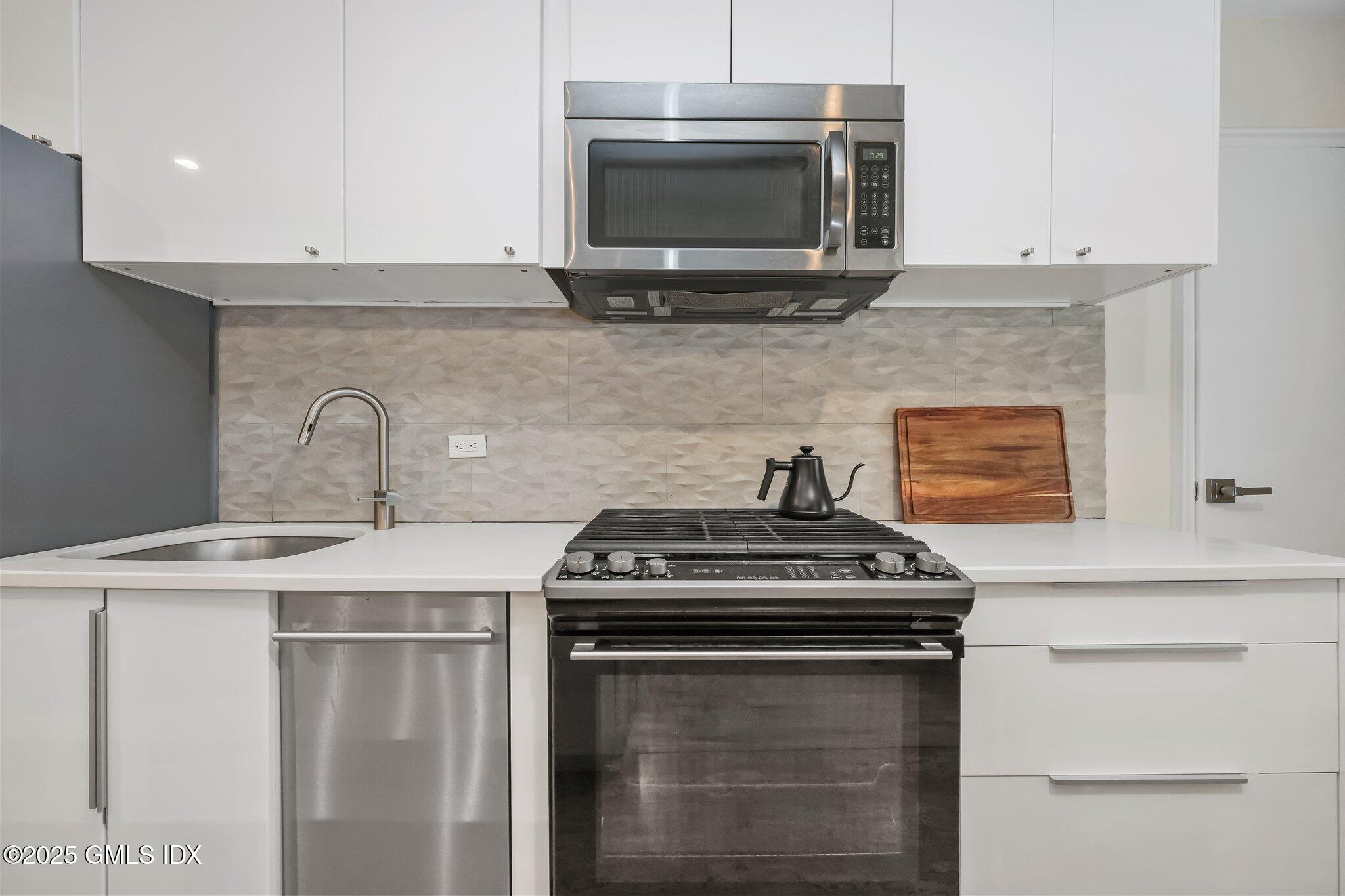 52 Lafayette Place, Unit 1F Greenwich, CT 06830 - Photo 3 of 16 3 - 1F - 52 Lafayette Pl