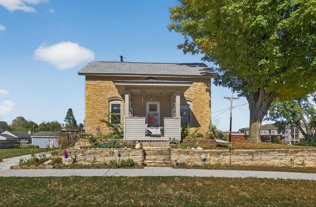 $189,900 | 108 4th Street Southwest, Pine Island, MN 55963