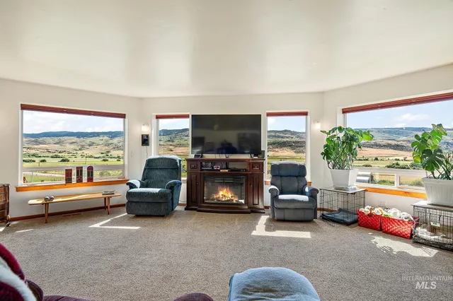 $975,000 | 22625 Baldwin Lane, Ola, ID 83657