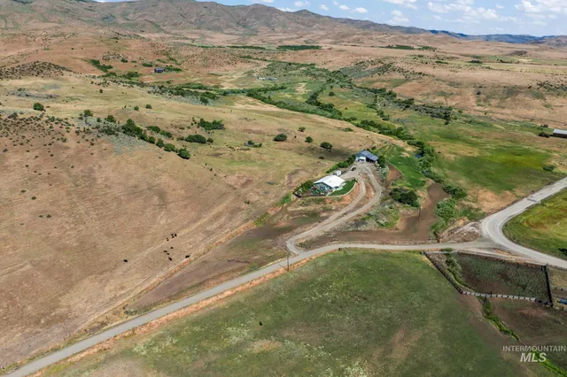 $975,000 | 22625 Baldwin Lane, Ola, ID 83657