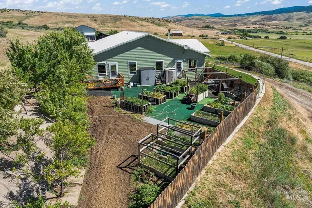 $975,000 | 22625 Baldwin Lane, Ola, ID 83657