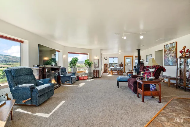 $975,000 | 22625 Baldwin Lane, Ola, ID 83657