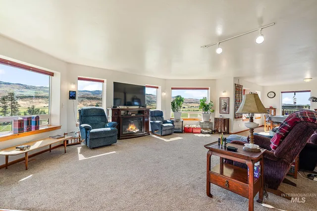 $975,000 | 22625 Baldwin Lane, Ola, ID 83657