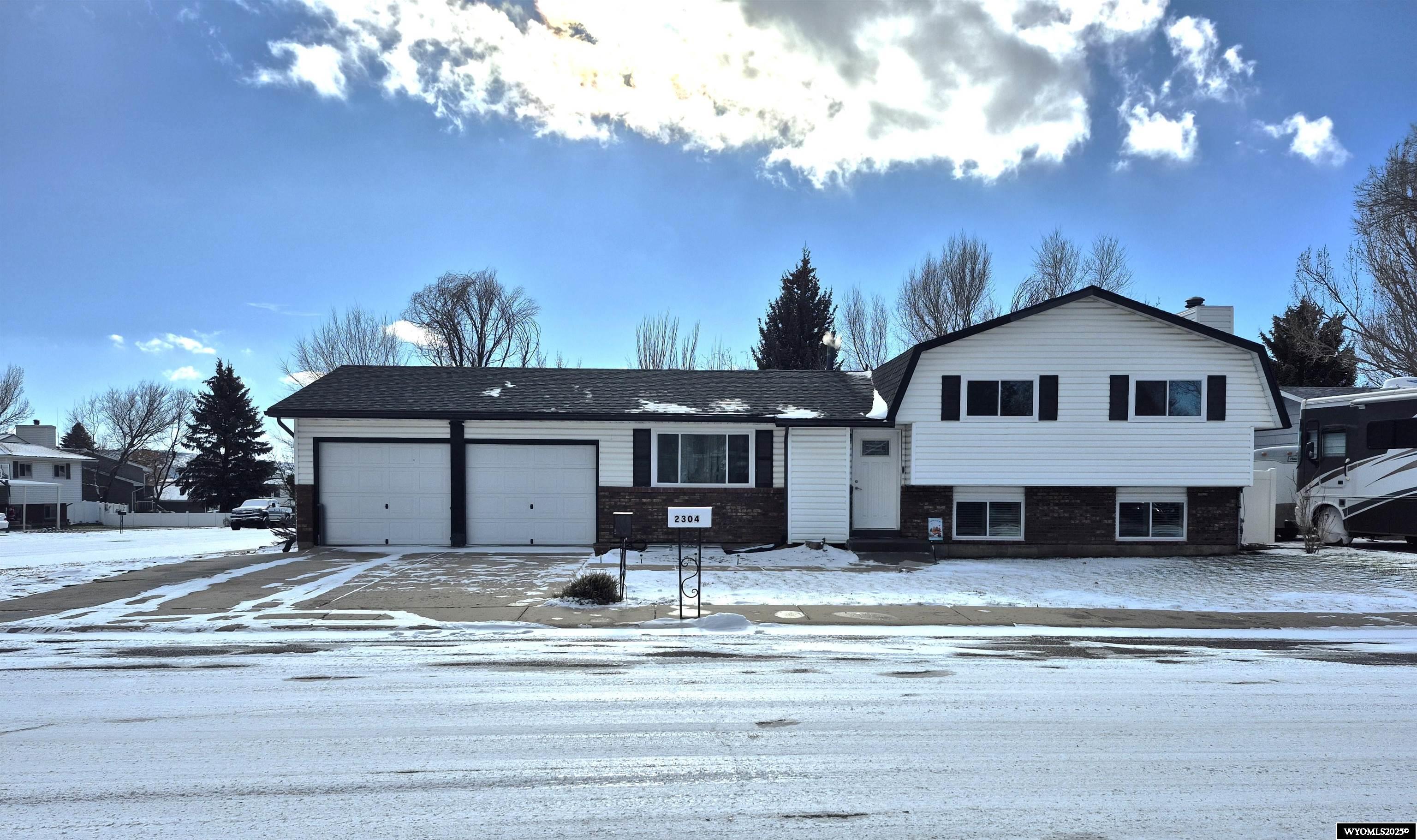 2304 Sierra Road Rock Springs, WY 82901 - Photo 2 of 38