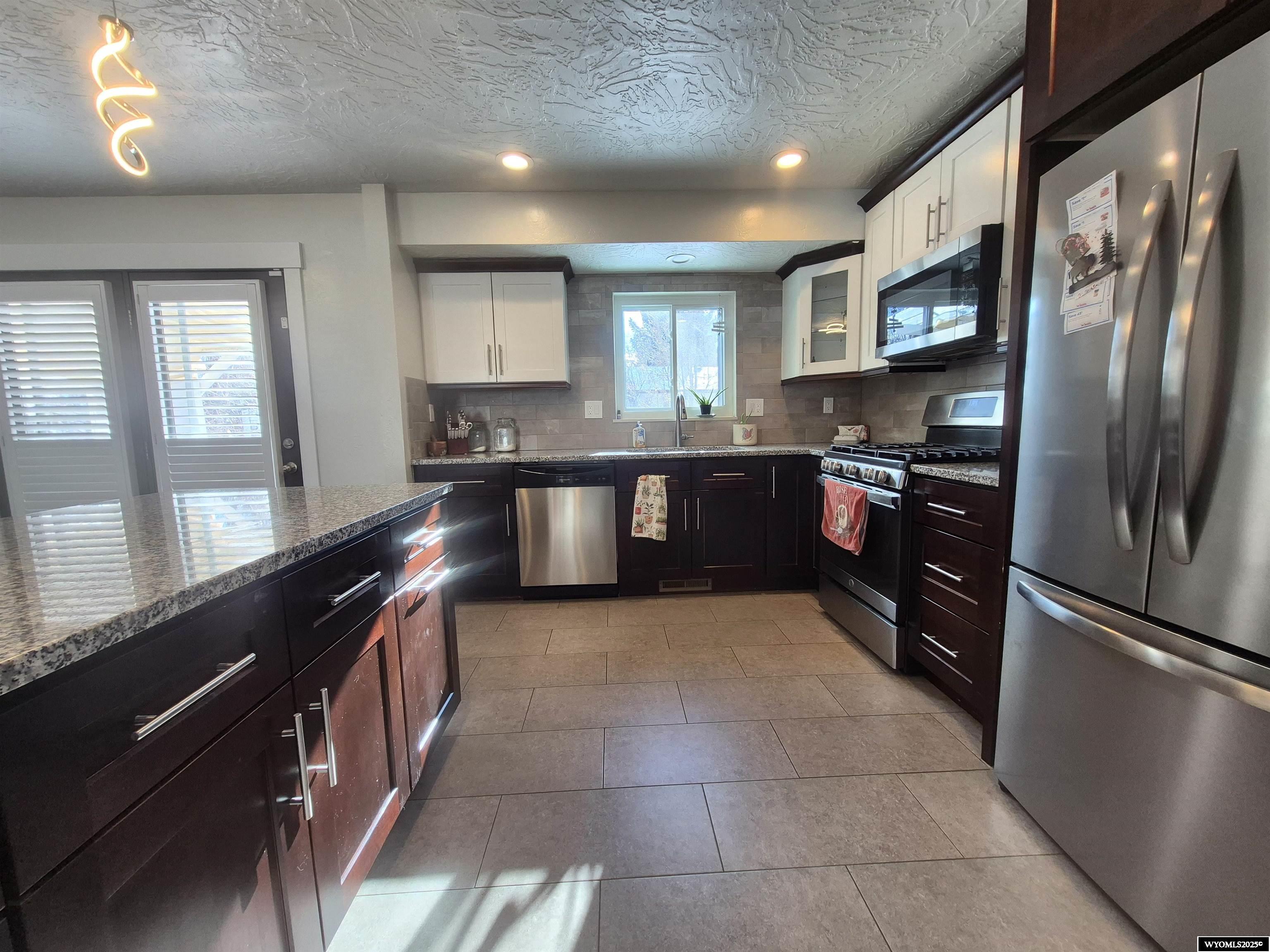 2304 Sierra Road Rock Springs, WY 82901 - Photo 7 of 38