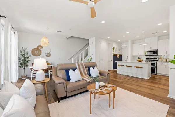 $795,500 | 1175 Via Lucero, Oceanside, CA 92056