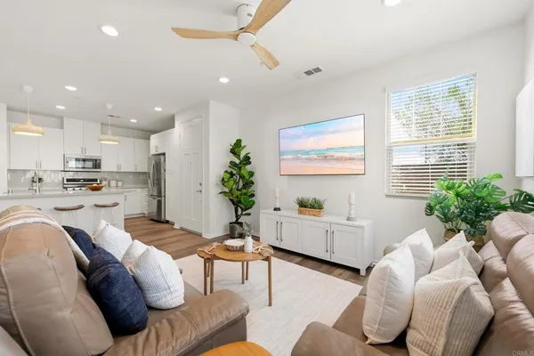 $795,500 | 1175 Via Lucero, Oceanside, CA 92056