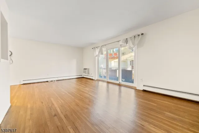 $2,400 | 360 Hoover Avenue, Unit 111, Bloomfield, NJ 07003