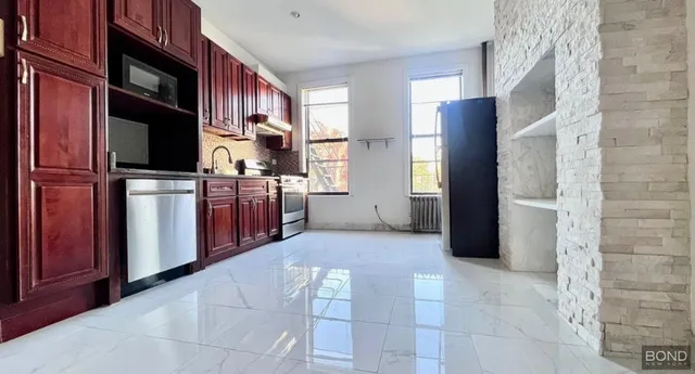 $3,000 | 842 Bushwick Avenue, Unit 2R | Bushwick