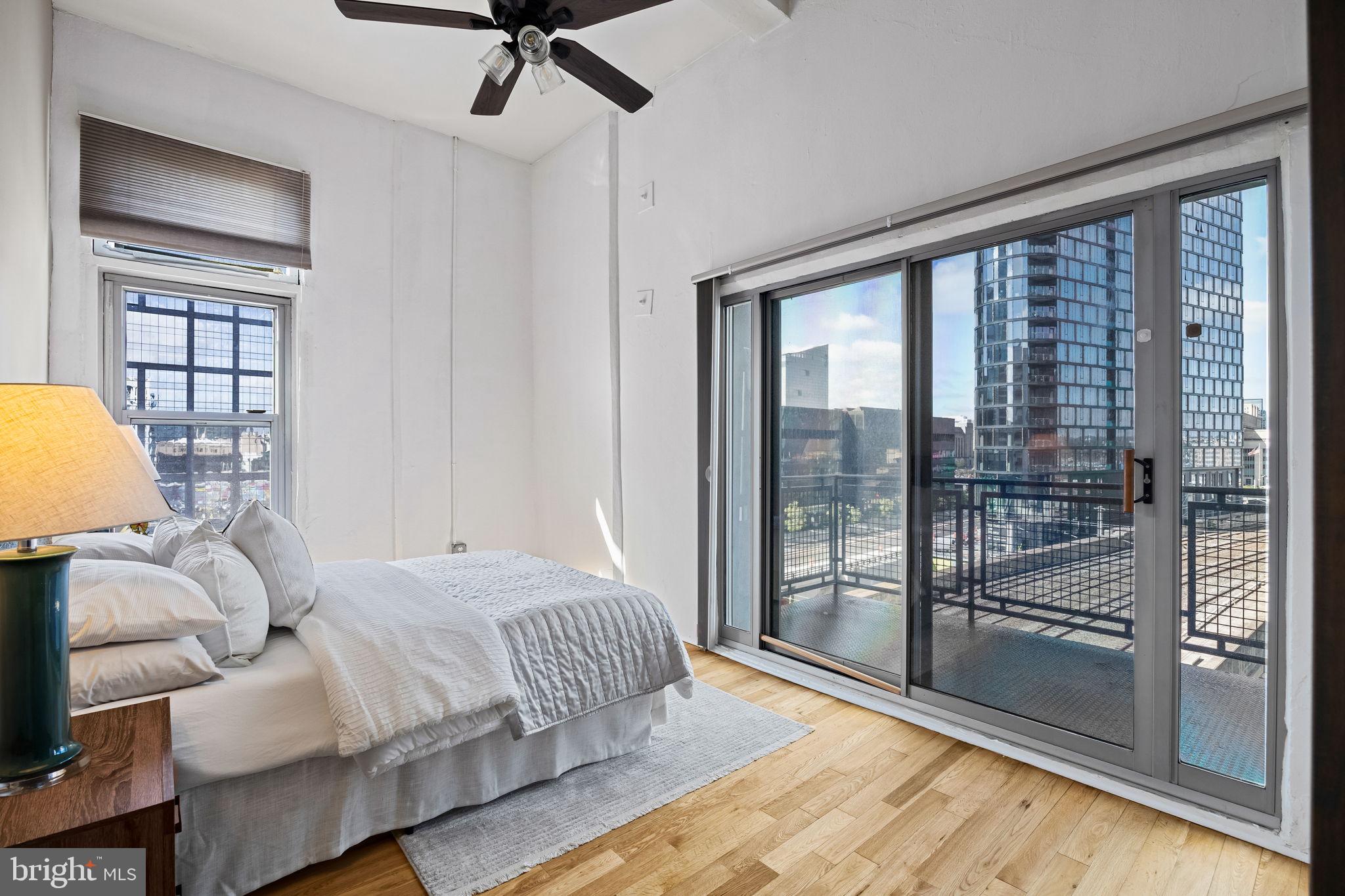 2200-28 Arch Street, Unit 612 Philadelphia, PA 19103 - Photo 32 of 43 a bedroom with a bed and a large window