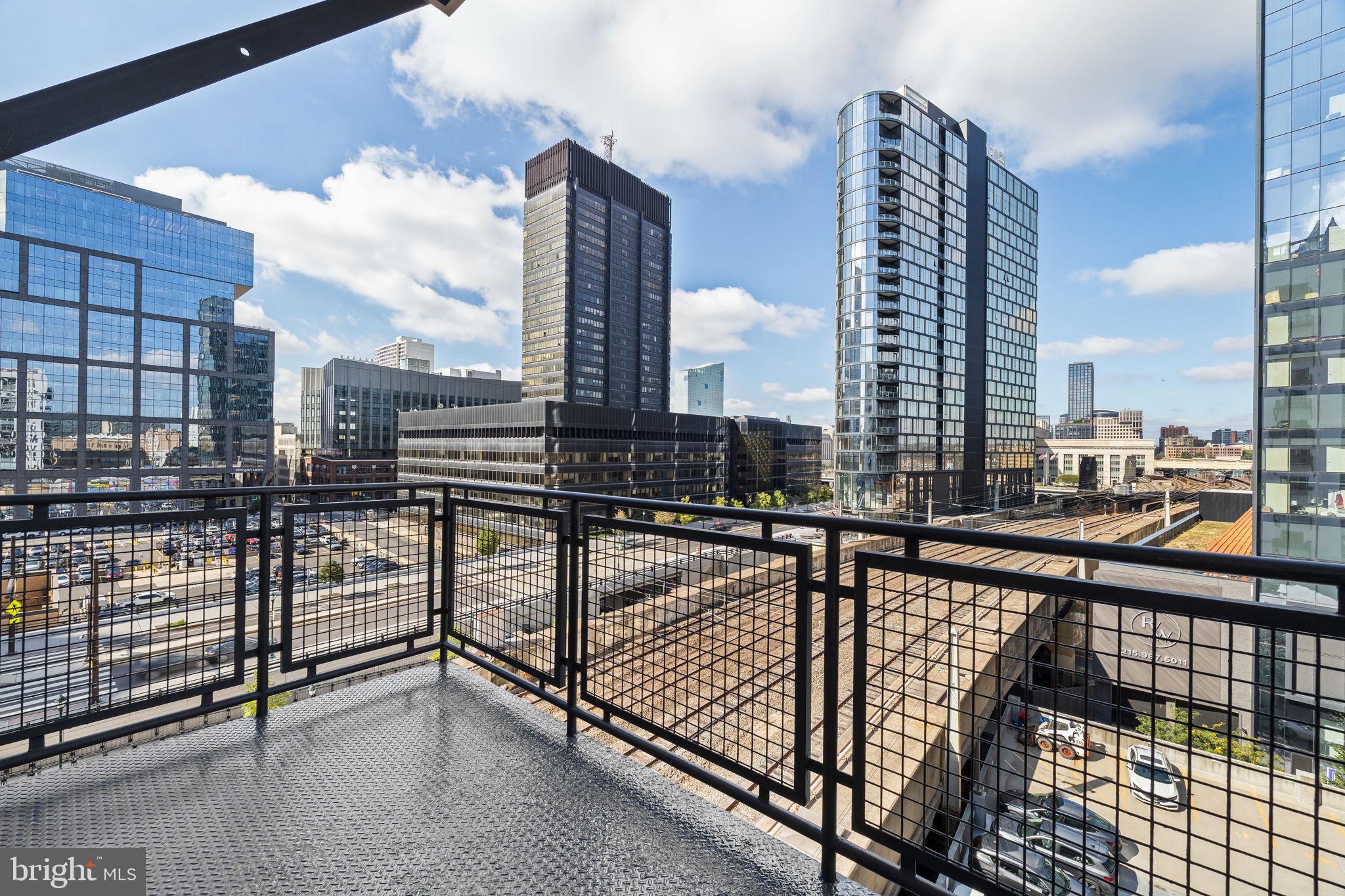 2200-28 Arch Street, Unit 612 Philadelphia, PA 19103 - Photo 39 of 43 a view of balcony with city view