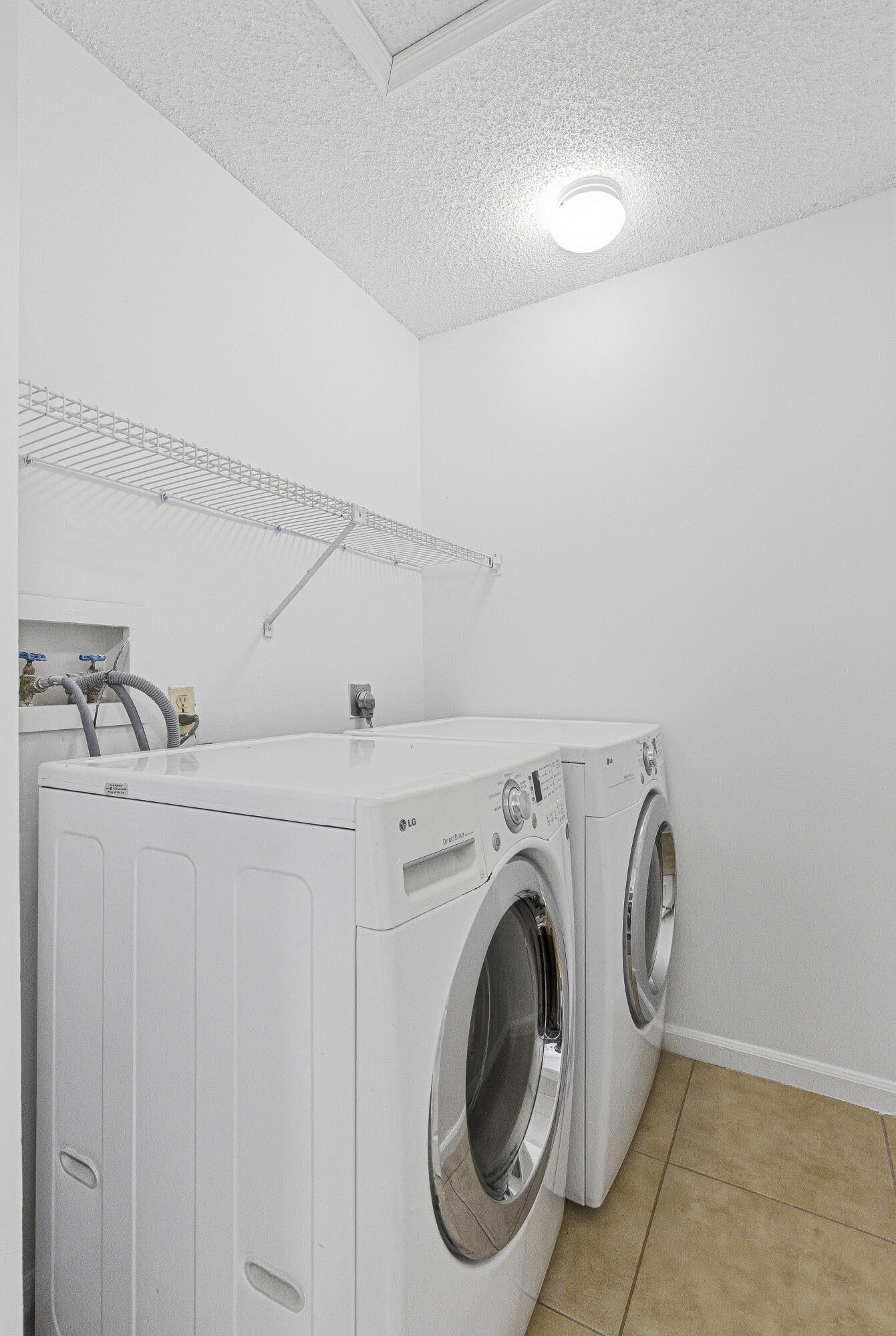 5530 Coach House Circle Boca Raton, FL 33486 - Photo 24 of 27 Laundry