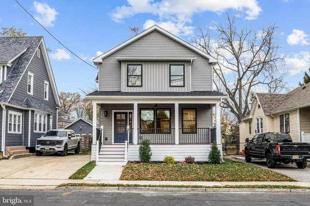 a view of a car park in front of house