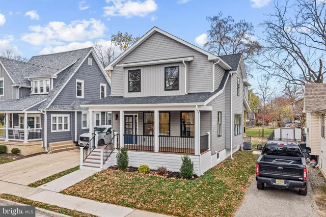 a view of a car park in front of house
