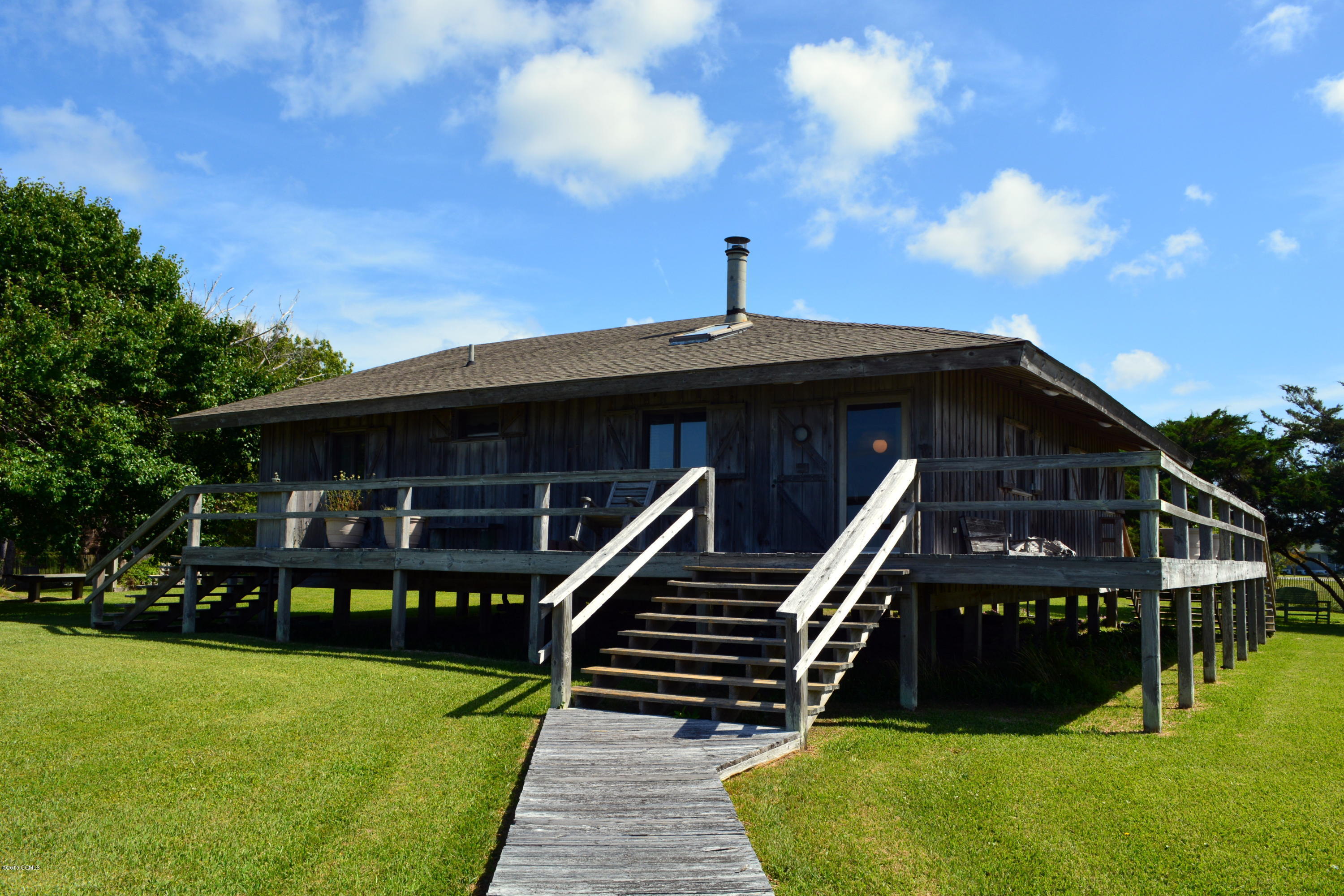 308 Harbour Point Road Beaufort, NC 28516 - Photo 2 of 28 Back of Main house on Water Side