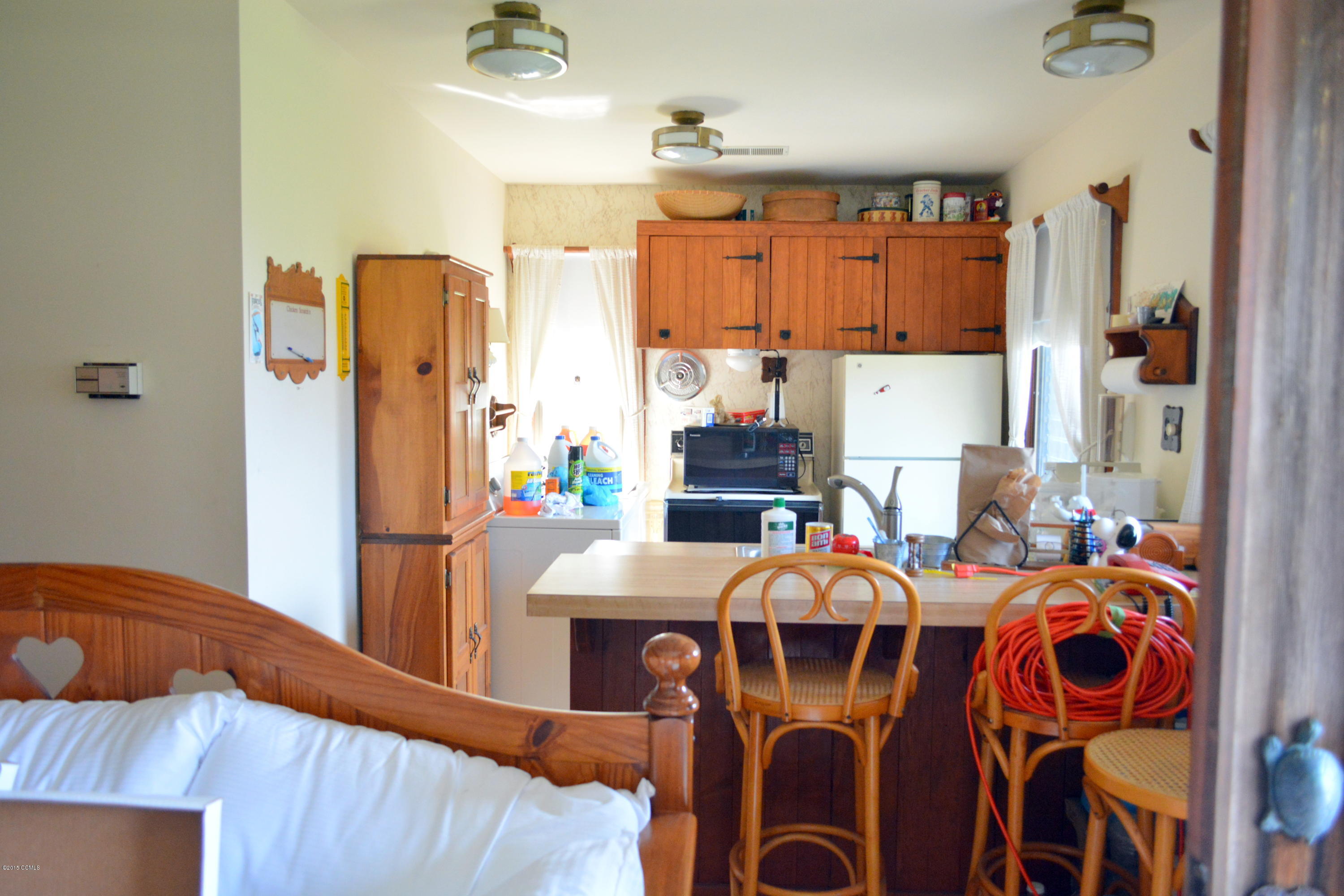308 Harbour Point Road Beaufort, NC 28516 - Photo 24 of 28 Guest Cottage Kitchen