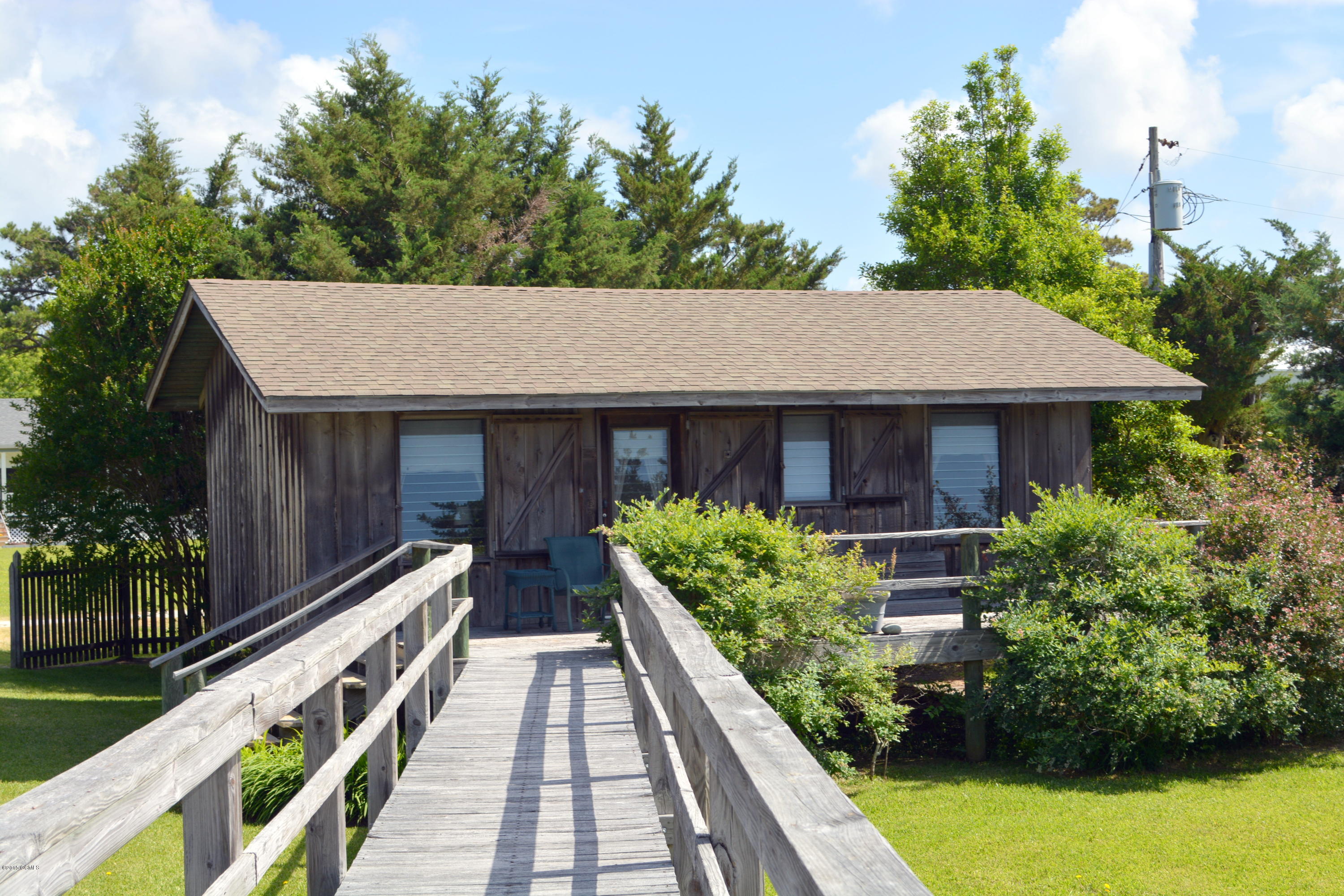 308 Harbour Point Road Beaufort, NC 28516 - Photo 8 of 28 One bedroom guest cottage with kitchen and bath