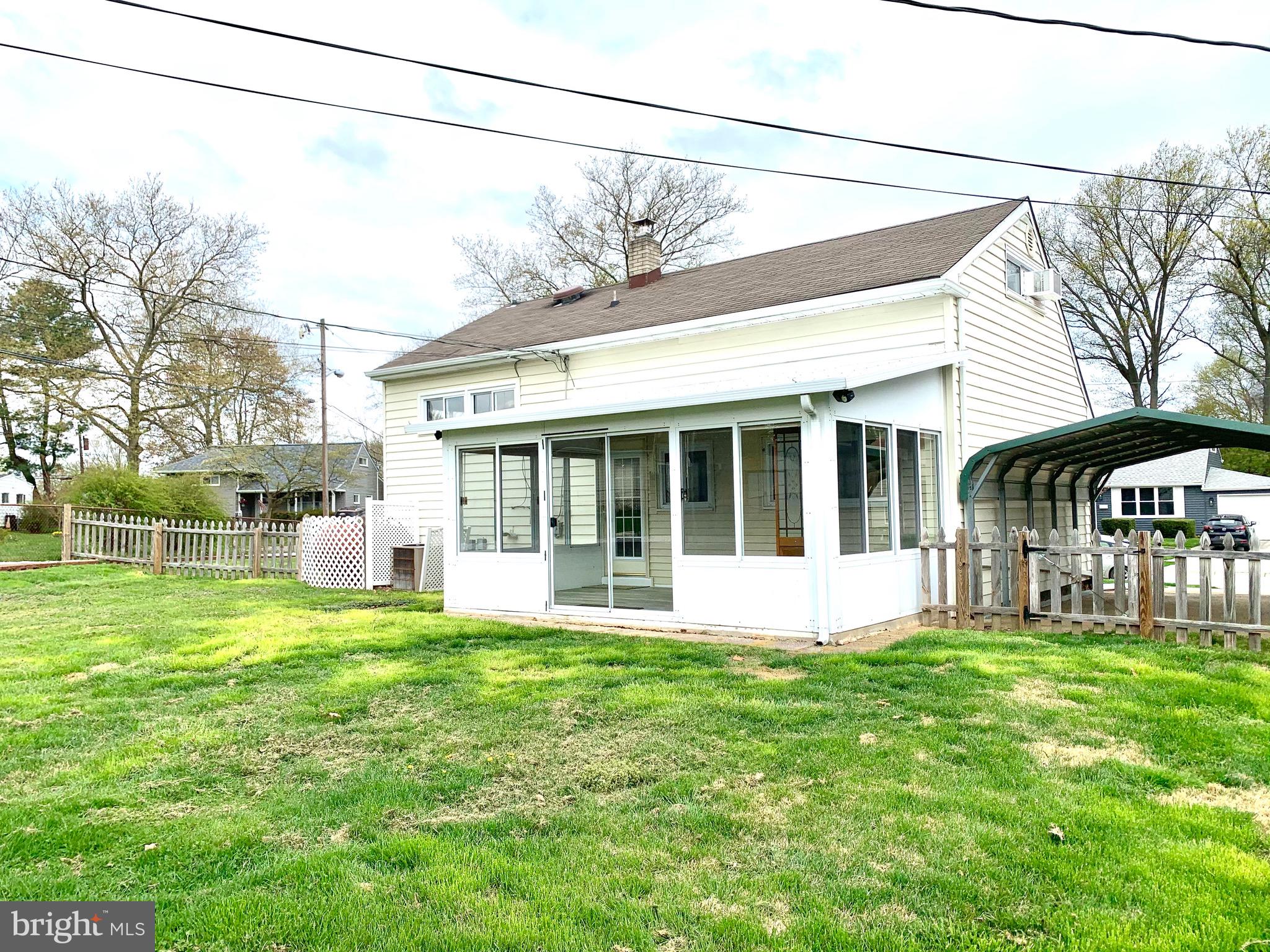 40 Matthews Road Newark, DE 19713 - Photo 22 of 22 Spacious sun porch!
