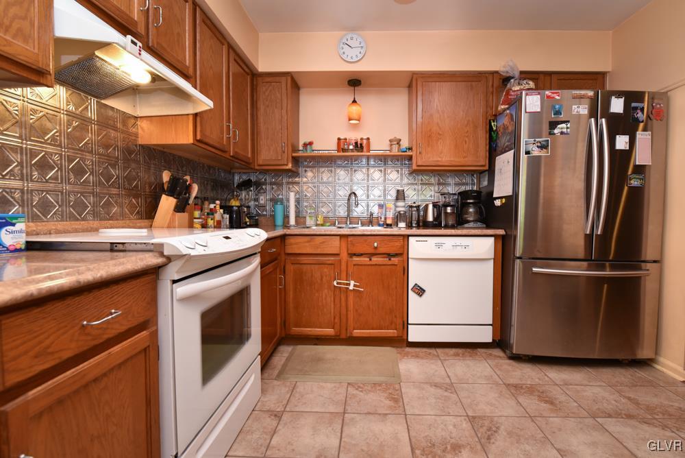 790 Briarstone Road Bethlehem, PA 18017 - Photo 9 of 40 Gallery Image 9