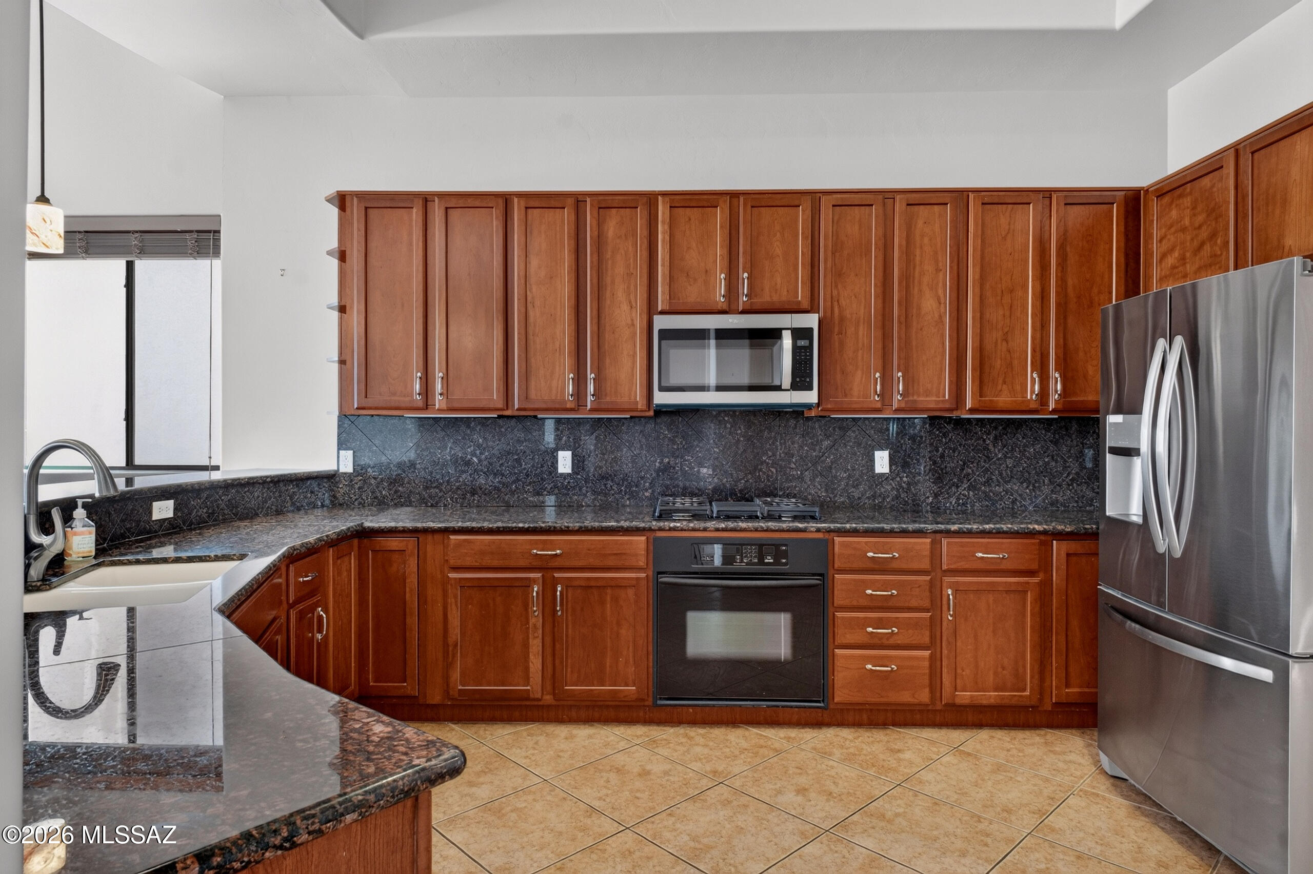 11370 North Moon Ranch Place Marana, AZ 85658 - Photo 17 of 42 Kitchen