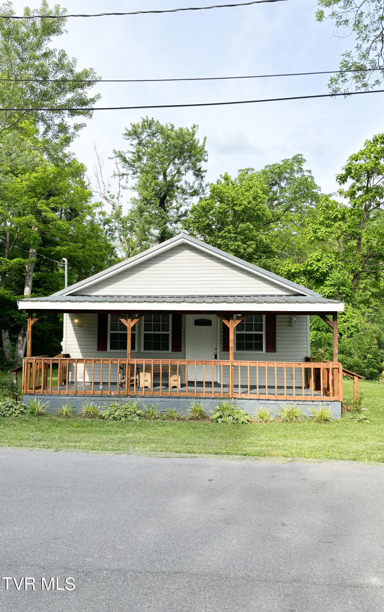 611 Embreville Road Johnson City, TN 37604 - Photo 2 of 17 IMG_0021