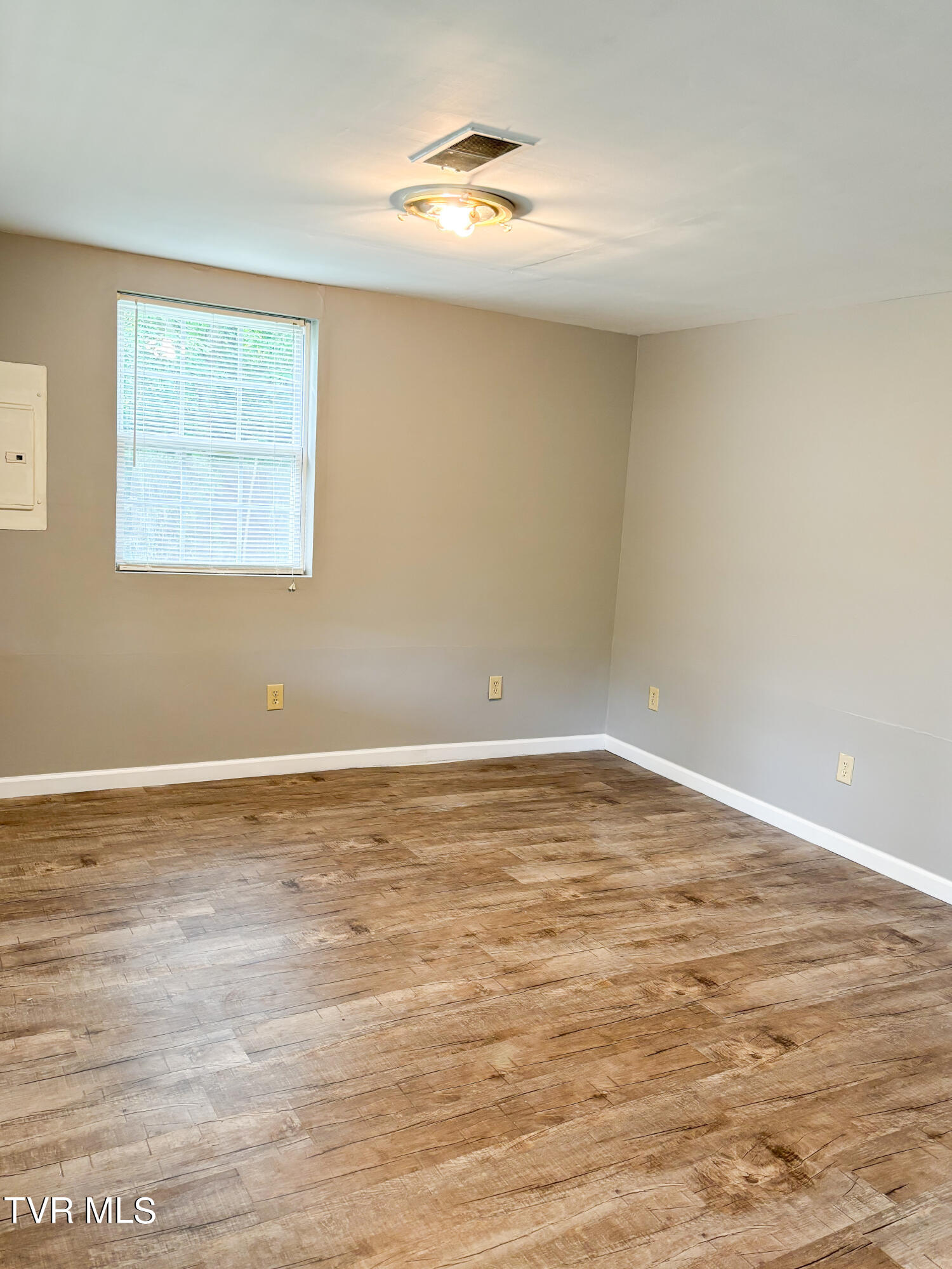 611 Embreville Road Johnson City, TN 37604 - Photo 6 of 17 IMG_0016