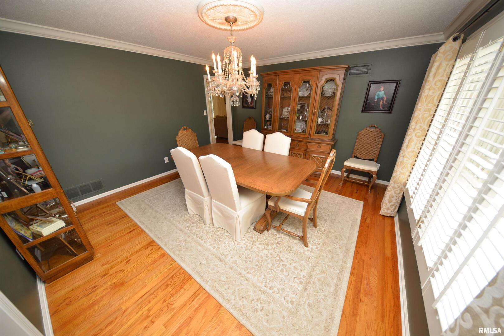 616 Seville Drive Mount Vernon, IL 62864 - Photo 22 of 62 a dining room with furniture and window
