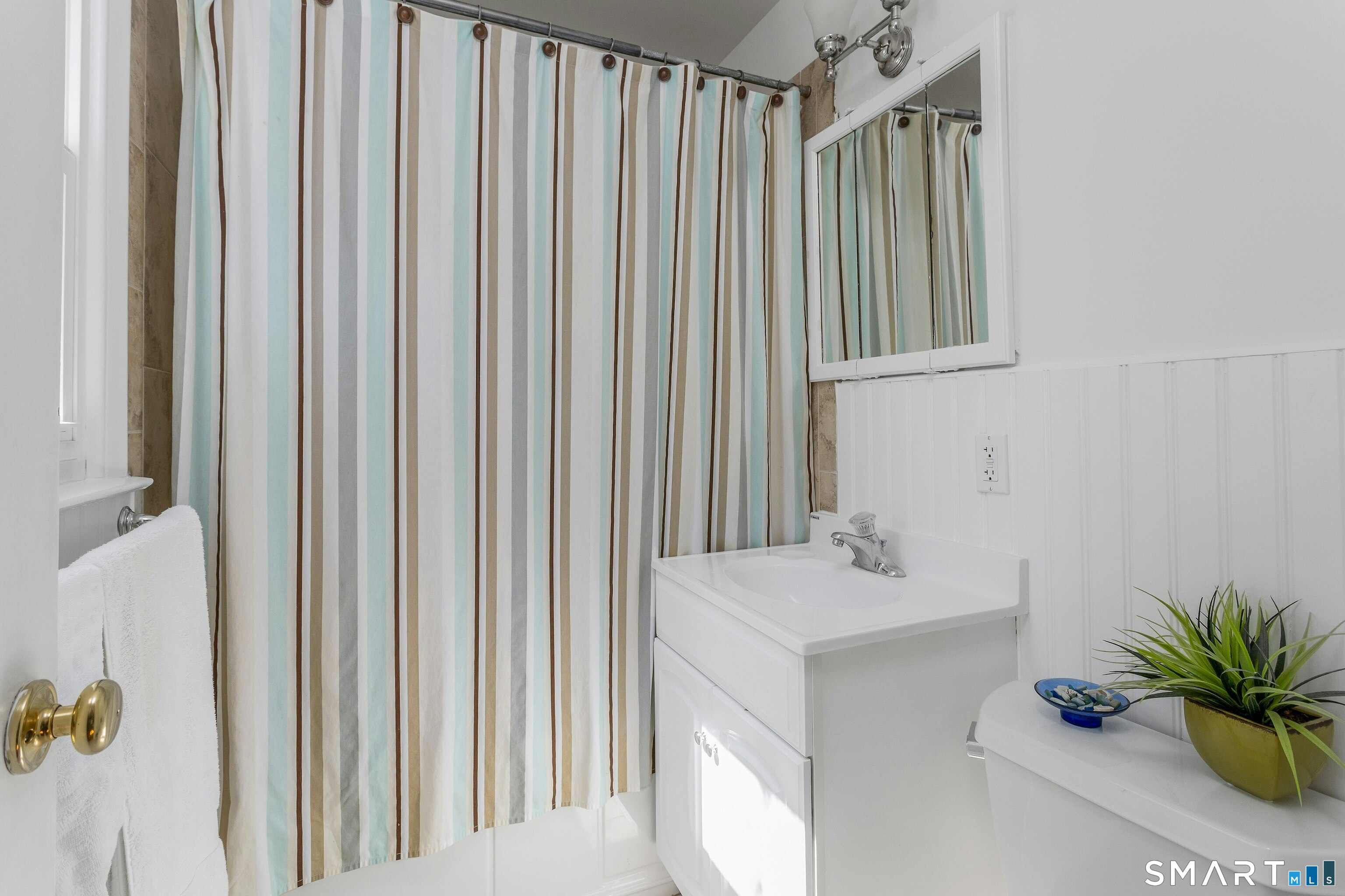59 Westwood Road Stamford, CT 06902 - Photo 20 of 23