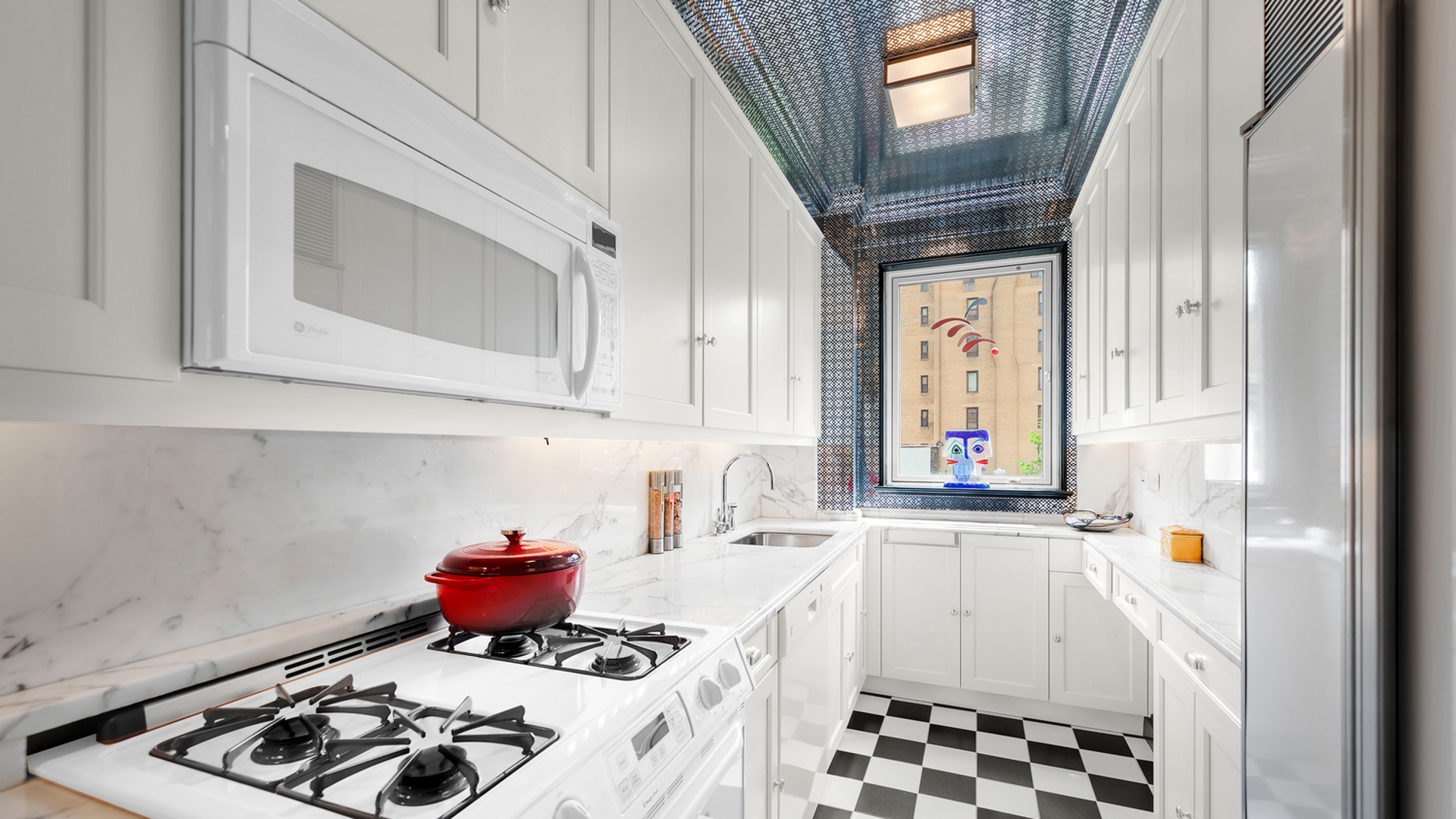 930 5th Avenue, Unit 8F Manhattan, NY 10021 - Photo 11 of 13