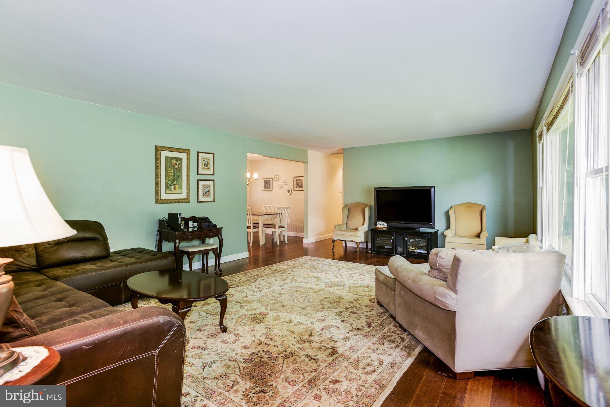 516 Devon Road Moorestown, NJ 08057 - Photo 4 of 22 Living Room