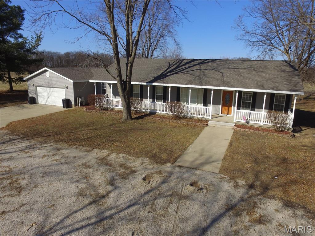 301 March Road Walnut Hill, IL 62893 - Photo 2 of 46