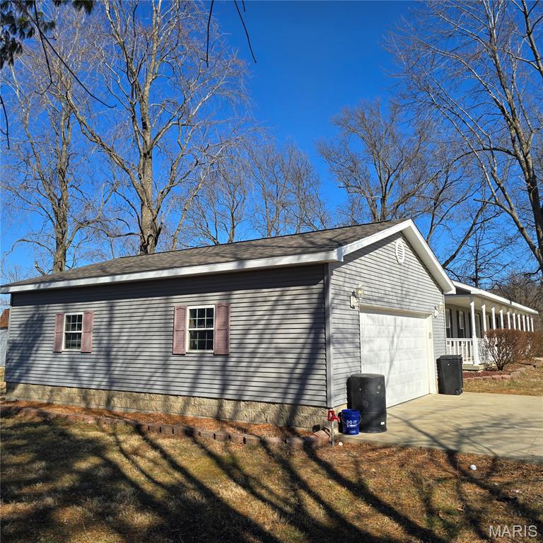 301 March Road Walnut Hill, IL 62893 - Photo 5 of 46