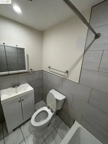 $3,225,000 | 3020 35th Avenue, Oakland, CA 94619