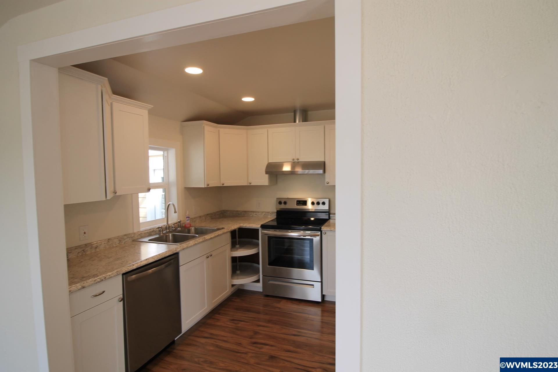 311 Gilbert Street Lebanon, OR 97355 - Photo 12 of 33