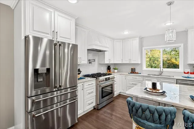 $1,050,000 | 8021 Bennett Avenue, Richmond Heights, MO 63117