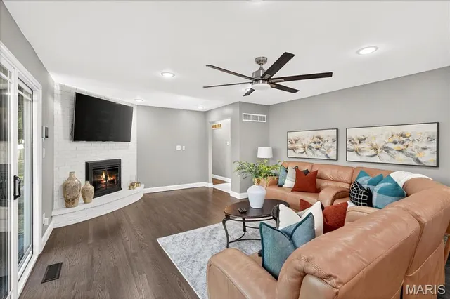 $1,050,000 | 8021 Bennett Avenue, Richmond Heights, MO 63117