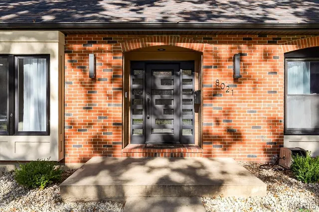 $1,050,000 | 8021 Bennett Avenue, Richmond Heights, MO 63117